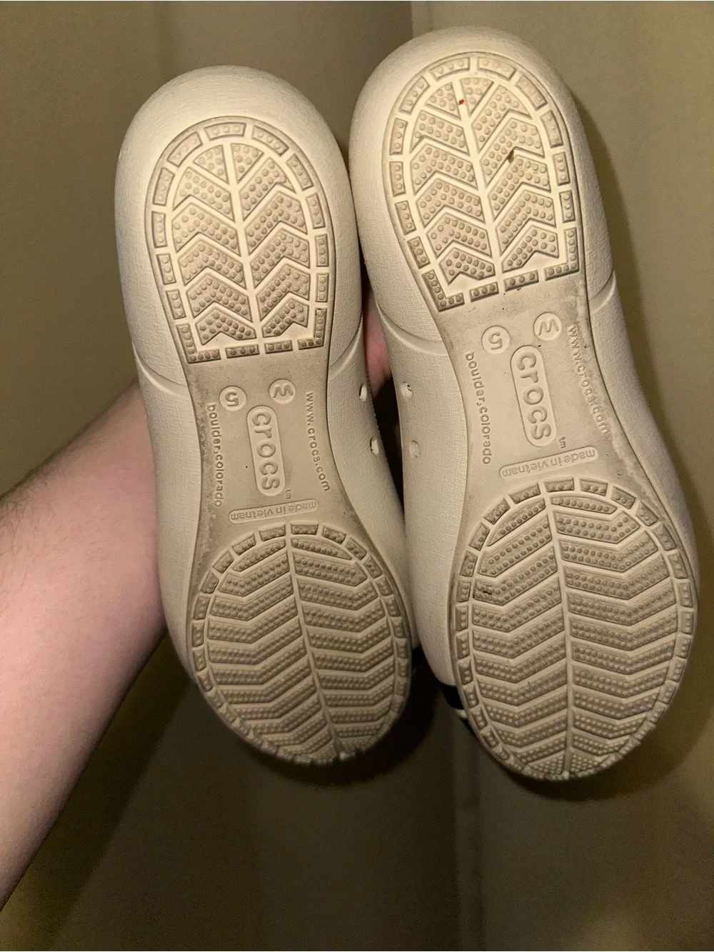 Crocs women's cap toe flats in stucco and black size 5 - Picture 2 of 5